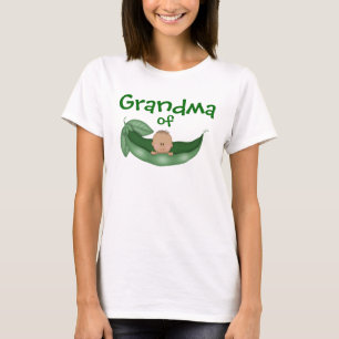 Oma des Baby Boy mit dunkler Haut T-Shirt