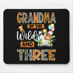 Oma des Wilden und dreijähriger Geburtstagsjunge s Mousepad