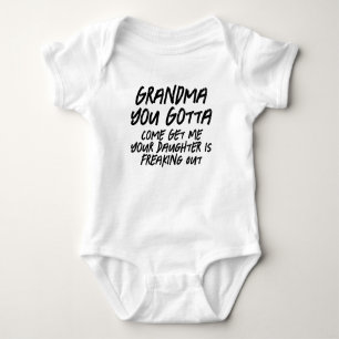 Oma, du musst mich holen Lustiger Baby-Kleinkind-B Baby Strampler