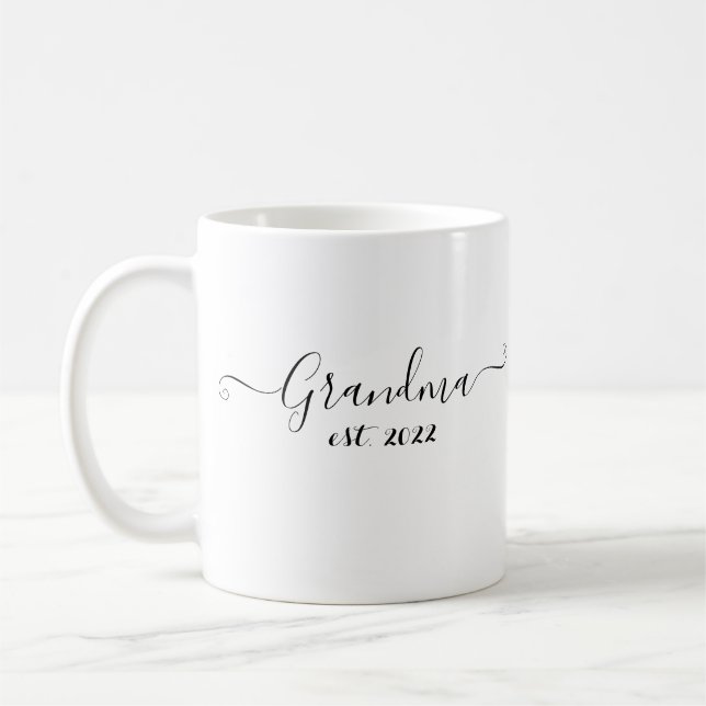 Oma est. 2022 Elegantes Geschenk für das künftige  Kaffeetasse (Links)
