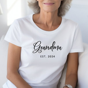 Oma   Est. Datum in Schwarz Stilschrift T-Shirt