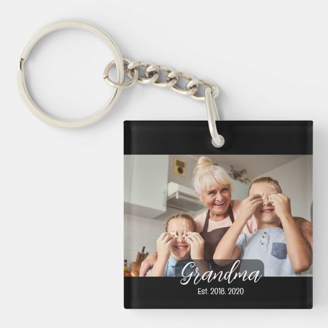 Oma Est. White Skript Foto Schlüsselanhänger (Vorderseite)