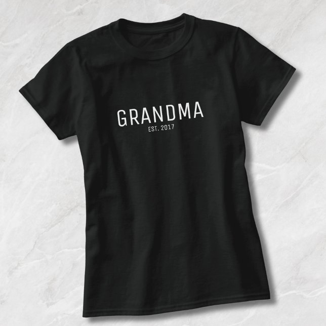 Oma gegründet Geschenk T-Shirt (Von Creator hochgeladen)