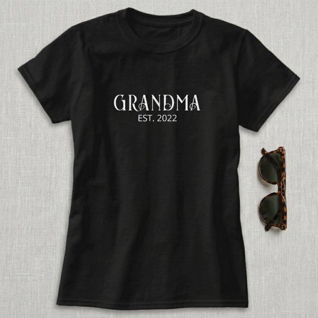 Oma gegründet Geschenk T-Shirt (Von Creator hochgeladen)