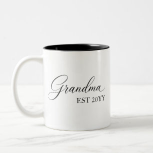 Oma gegründet [Jahr] – Personalisiert  Zweifarbige Tasse