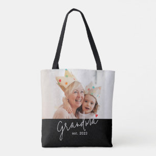 Oma gegründet Schrift Schwarz Foto