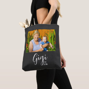 Oma Gigi Foto mit Gründungsjahr