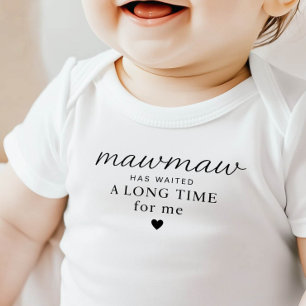 Oma hat Baby-Body als Geschenk erwartet Baby Strampler