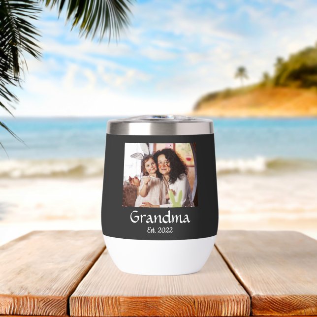 Oma hat ein kühnes Foto etabliert (Strand (gedreht))