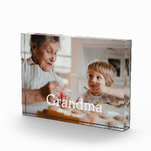 Oma hat ein modernes Fotogeschenk eingerichtet Fotoblock