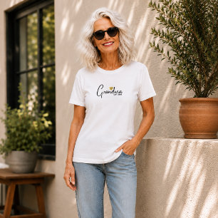 Oma hat ein neues Enkelkind-Geschenk gegründet T-Shirt