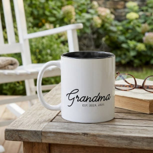 Oma hat ein neues Oma-Geschenk eingerichtet Zweifarbige Tasse