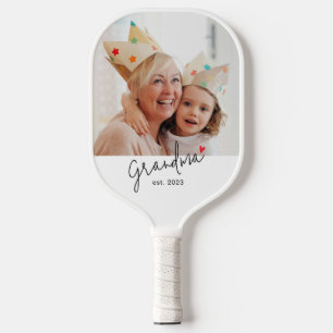 Oma hat ein unterhaltsames Skriptfoto eingerichtet Pickleball Schläger