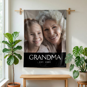 Oma hat moderne schwarze Typografie-Foto eingerich Fleecedecke