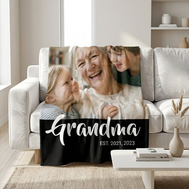 Oma hat modernes schwarzes Skriptfoto eingerichtet Fleecedecke (Grandma Established Script Photo Blanket)