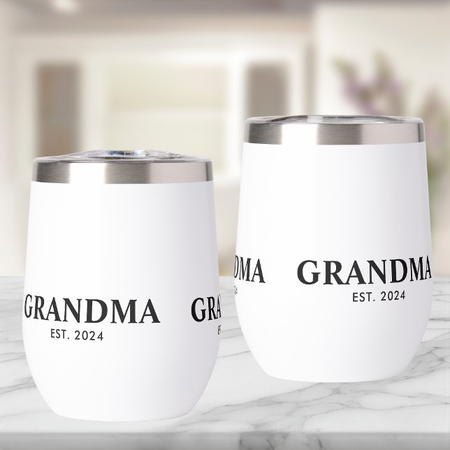 Oma hat neue Oma-Geschenke etabliert (Von Creator hochgeladen)