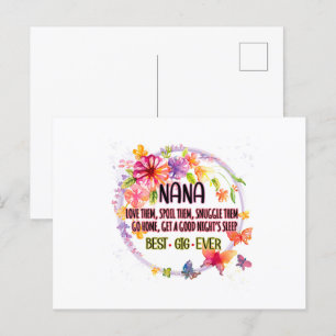 Oma liebt sie, verwöhnt sie, kuschelt mit ihnen postkarte