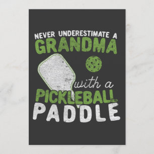 Oma mit Pickleball unterschätze nie Einladung