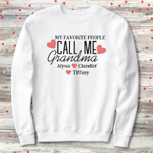 Oma mit roten Herzen und Kindernamen Sweatshirt