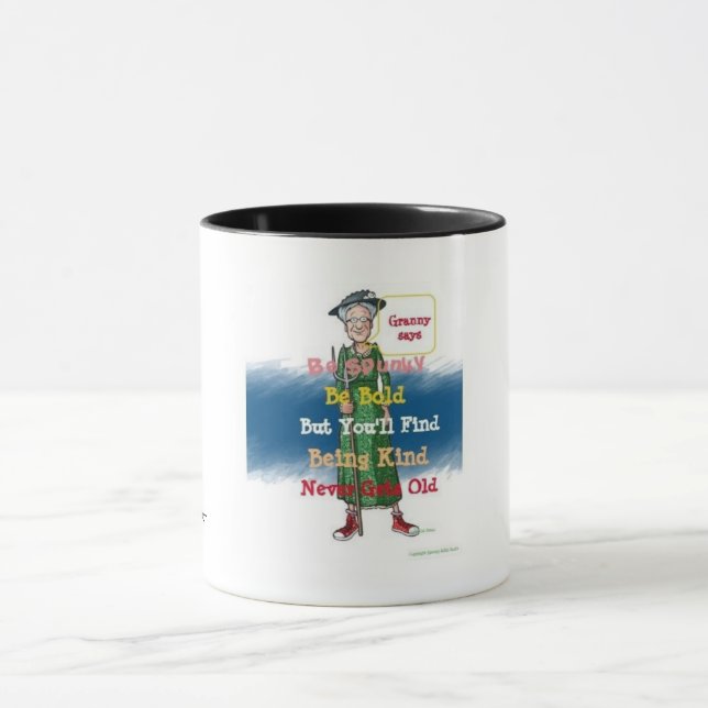 Oma sagt "Sei nett" Tasse (Zentrum)