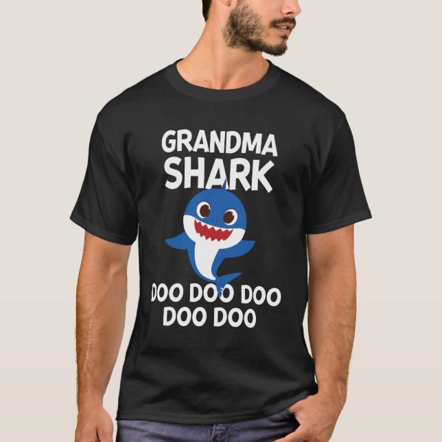 Oma Shark Doo Doo Doo Funny Oma T-Shirt (Vorderseite)