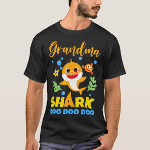Oma Shark Geschenk Niedliches Baby Shark Family Ma T-Shirt