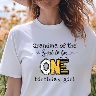 Oma von So süß, eine florale Geburtstagsbiene zu s T-Shirt
