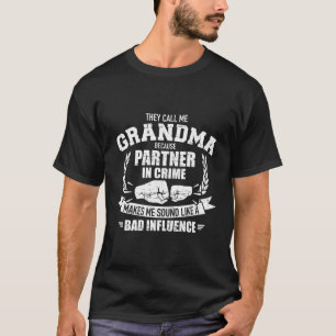 Oma, weil der Knopf in der Kriminalität klingt wie T-Shirt