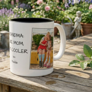 Oma wie Mama, aber cooler Foto Name Zweifarbige Tasse