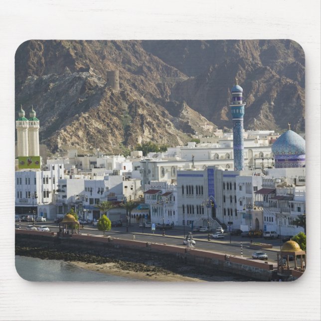 Oman, Maskat, Mutrah. Gebäude entlang von Mutrah Mousepad (Vorne)