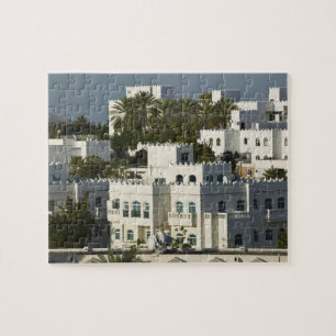Oman, Maskat, Qurm. Gebäude des Qurm-Gebiets / Puzzle