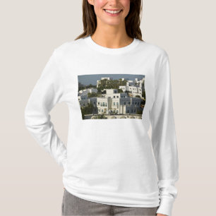 Oman, Maskat, Qurm. Gebäude des Qurm-Gebiets / T-Shirt