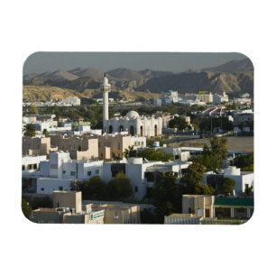 Oman, Maskat, Qurm. Gebäude im Gebiet Qurm / 2 Magnet