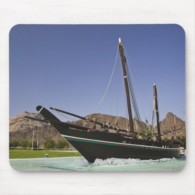 Oman, Muscat, Al Bustan. Al Bustan Roundabout, Mousepad (Vorne)