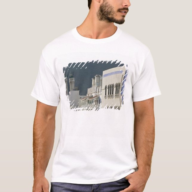 Oman, Muscat, Mutrah. Mutrah Corniche Moschee und T-Shirt (Vorderseite)
