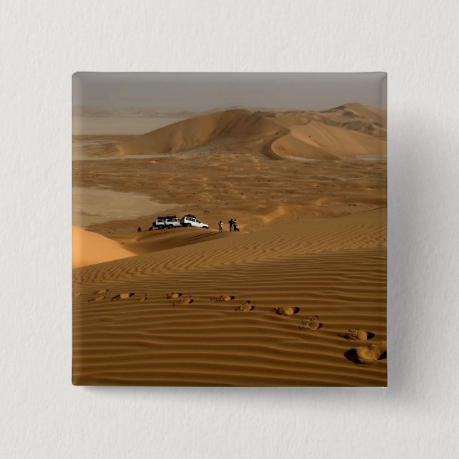 Oman, Rub Al Khali Wüste, die auf den Dünen fährt Button (Vorderseite)