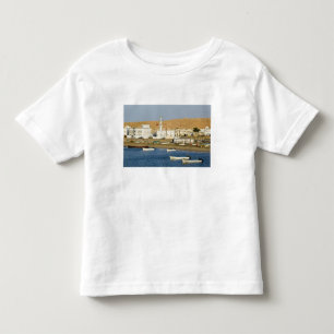 Oman, Sharqiya Region, Sur. Ayajh Town, Dämmerung Kleinkind T-shirt