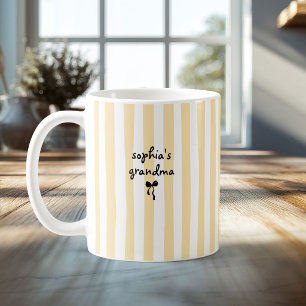 Omas des neuen Babys personalisierter Name gelbe S Kaffeetasse