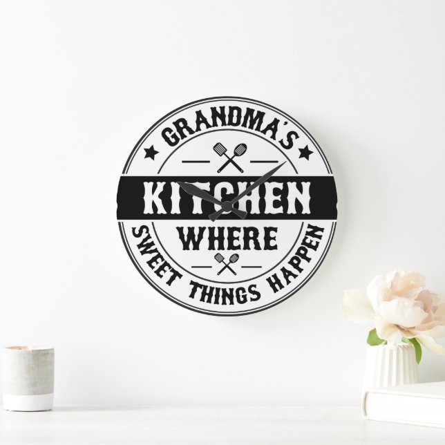 Oma's Kitchen - Wo süße Dinge passieren Große Wanduhr (Zuhause)
