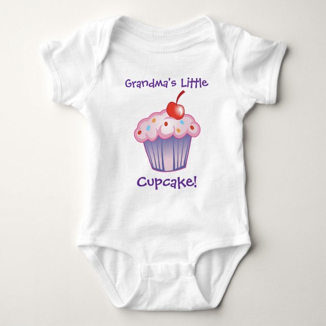 Oma's kleiner Cupcake Baby Strampler (Vorderseite)