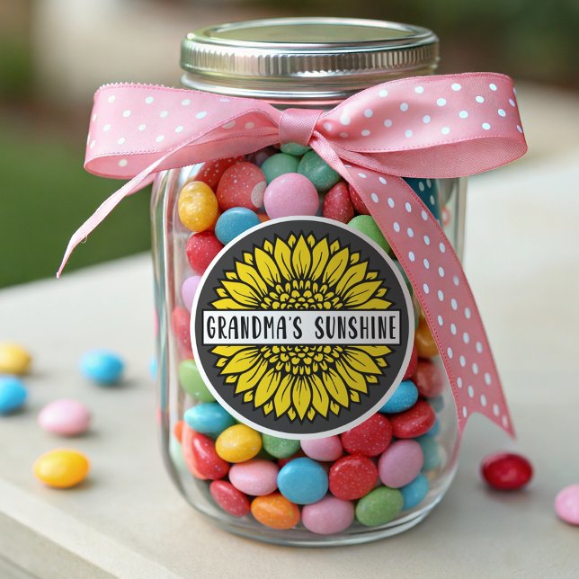 Oma's Sunshine Sonnenblume Runder Aufkleber (Von Creator hochgeladen)