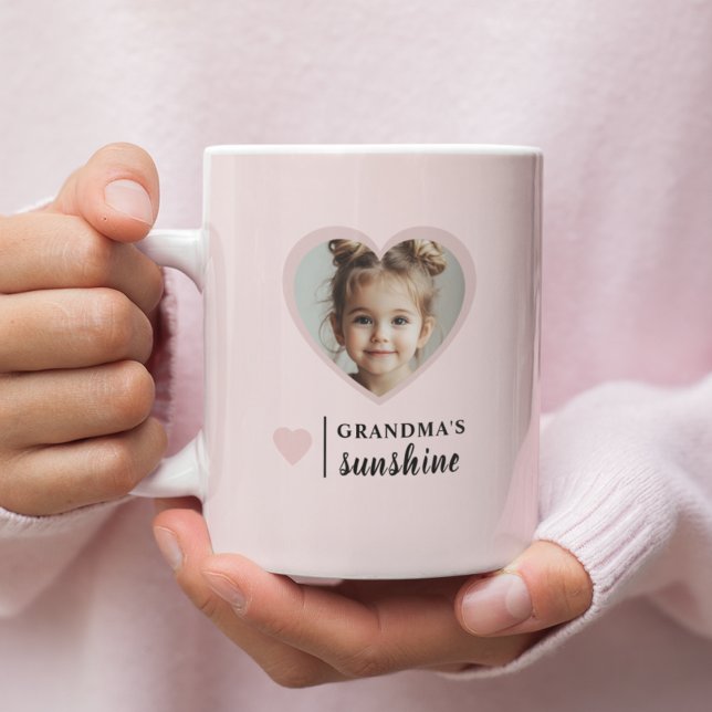 Oma's Sunshine Tasse - Personalisiert Pink (Von Creator hochgeladen)