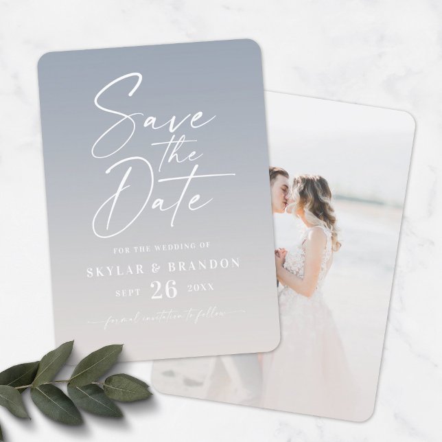 Ombre Dusty Blue & Ivory mit Script Foto Wedding Save The Date (Von Creator hochgeladen)