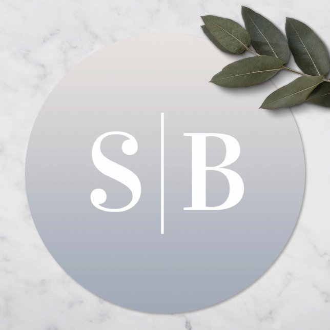 Ombre Mit Monogramm Off-White & Dusty Blue Wedding Runder Aufkleber (Von Creator hochgeladen)