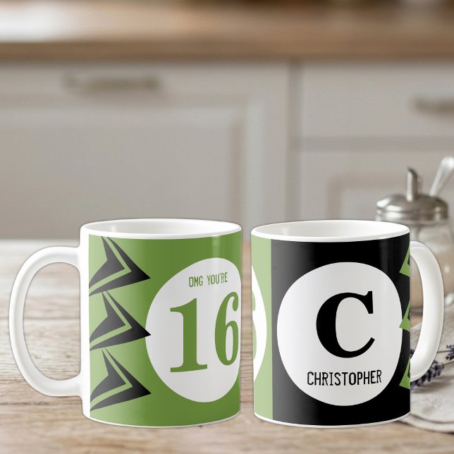 OMG Sie sind 16 Monogramm Name grün und schwarz Kaffeetasse (Von Creator hochgeladen)