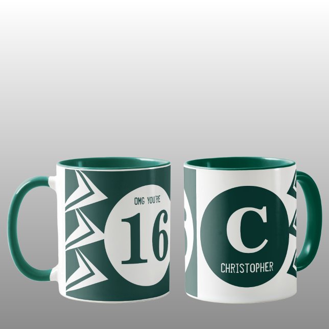 OMG Sie sind 16 Monogramm Name grün und weiß Tasse (Von Creator hochgeladen)