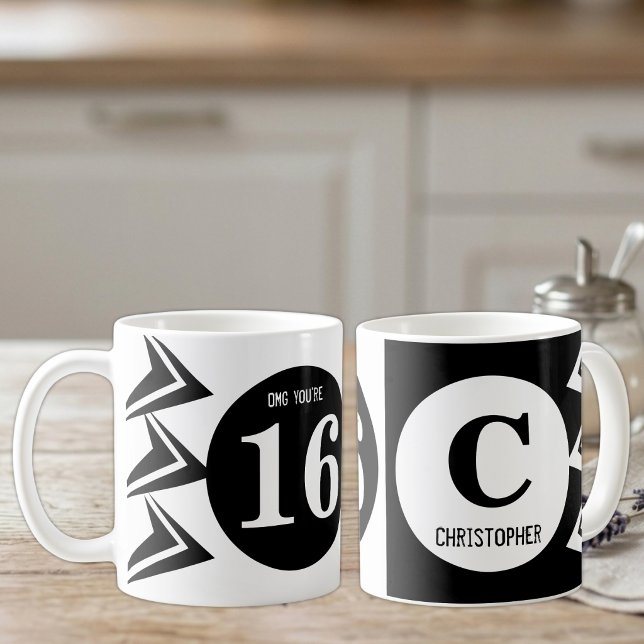 OMG Sie sind 16 Monogramm Name weiß und schwarz Kaffeetasse (Von Creator hochgeladen)