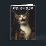 "OMG Wie alt?!" Funny Cat Birthday Card Karte<br><div class="desc">Helfen Sie einer älteren Person, ihren Geburtstag zu feiern, indem Sie ihnen diese lustige, aber sentimentale Katzengeburtskarte geben. Die Karte zeigt eine geschockt aussehende Katze, die dich mit den Worten "OMG Wie alt?!" auf der Vorderseite ansieht. In der sentimentalen Nachricht steht: "Du bist vielleicht ein Antique" "aber du bist noch...</div>