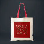 Omnia Vincit Amor Tasche<br><div class="desc">Tasche mit lateinischem Motto: Omnia Vincit Amor</div>