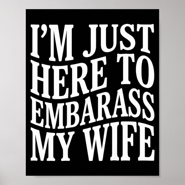 (on Back) I'm Just Here To Embarr My Wife Funny Hu Poster (Vorne)